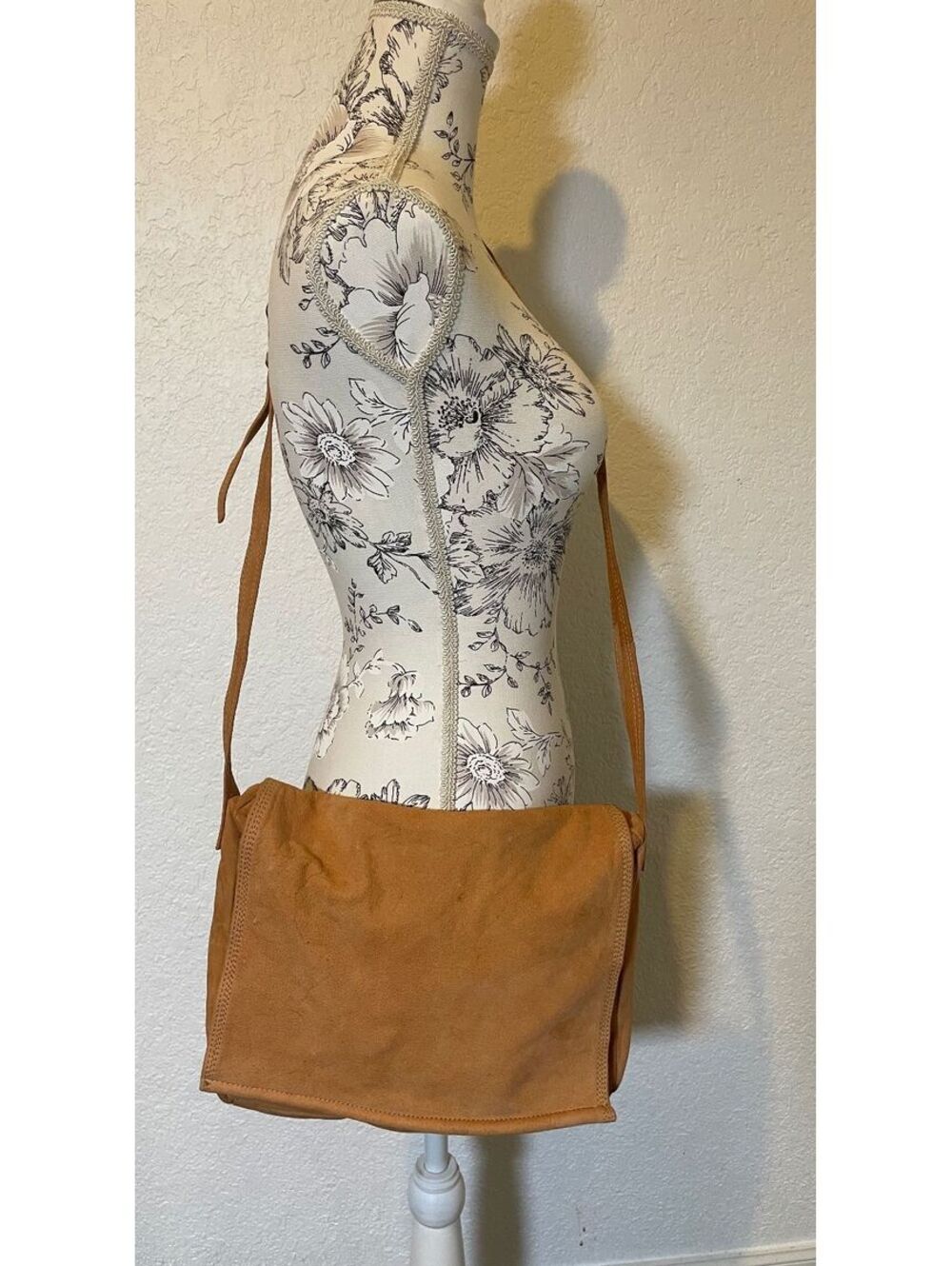 Mediterranean Trading Co. Soft Tan Leather Crossover Messenger Boho Vintage